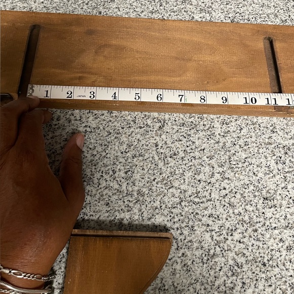 Home Interiors and Gifts Wooden Shelf, 3 Piece set includes a shelf and 2 braces - Picture 4 of 10